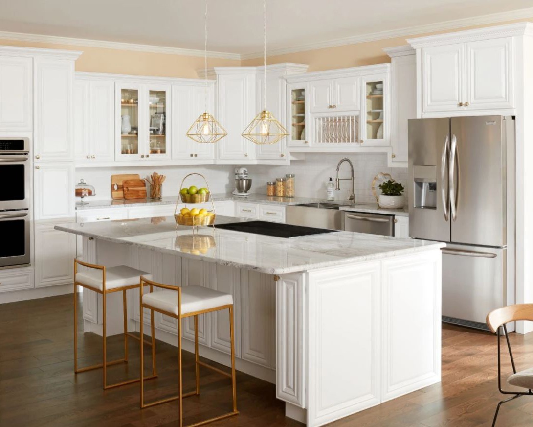 Kitchen with Alpine White Style Assembled Kitchen Cabinets