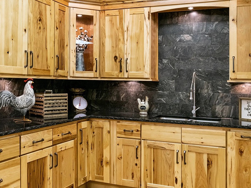 Kitchen with Natural Knotty Hickory Shaker Style Assembled Kitchen Cabinets