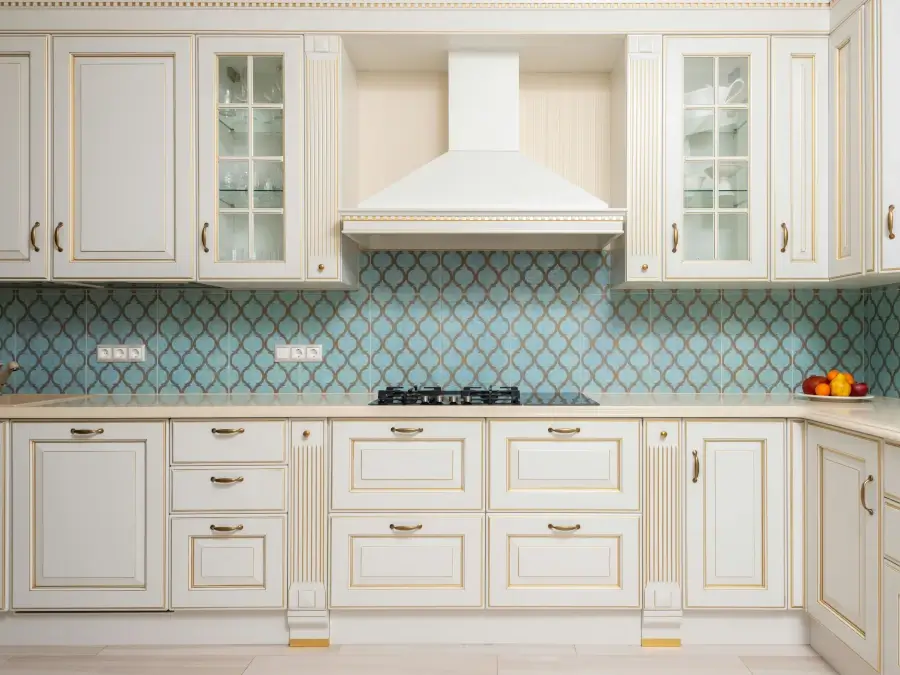 Glazed White Kitchen Design 